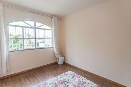 Casa à venda com 300m², 4 quartos e 4 vagas Casa à venda com 300m², 4 quartos e 4 vagasQuarto 3