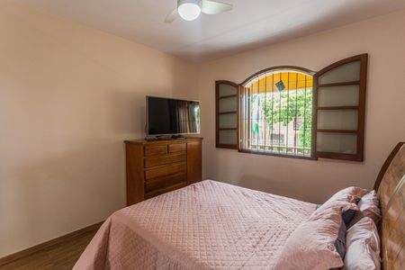 Casa à venda com 300m², 4 quartos e 4 vagas Casa à venda com 300m², 4 quartos e 4 vagasSuíte