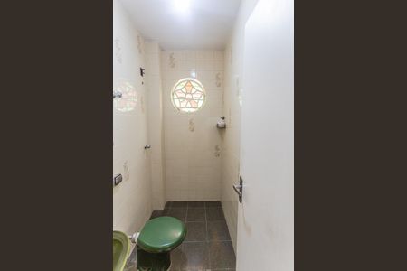 Casa à venda com 300m², 4 quartos e 4 vagas Casa à venda com 300m², 4 quartos e 4 vagasBanheiro Social 2