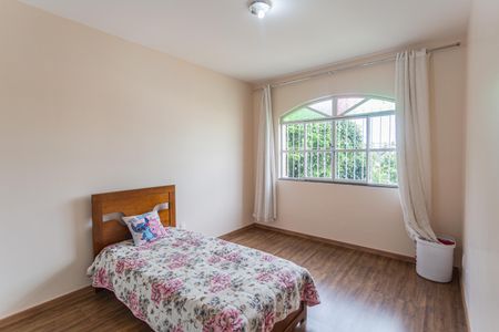 Casa à venda com 300m², 4 quartos e 4 vagas Casa à venda com 300m², 4 quartos e 4 vagasQuarto 3