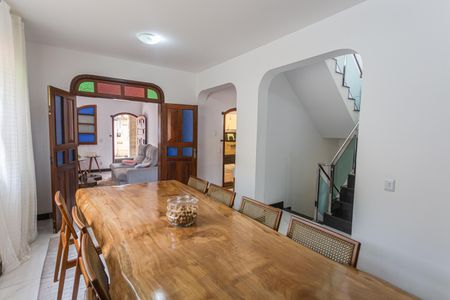 Casa à venda com 300m², 4 quartos e 4 vagas Casa à venda com 300m², 4 quartos e 4 vagasSala 2