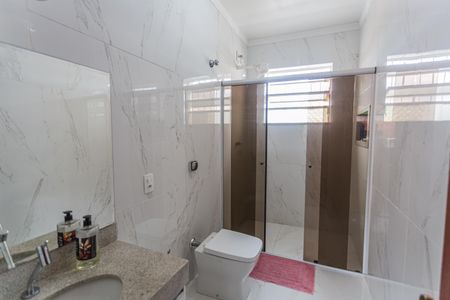 Casa à venda com 300m², 4 quartos e 4 vagas Casa à venda com 300m², 4 quartos e 4 vagasBanheiro Social 1