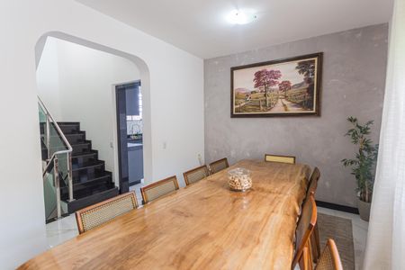 Casa à venda com 300m², 4 quartos e 4 vagas Casa à venda com 300m², 4 quartos e 4 vagasSala 2