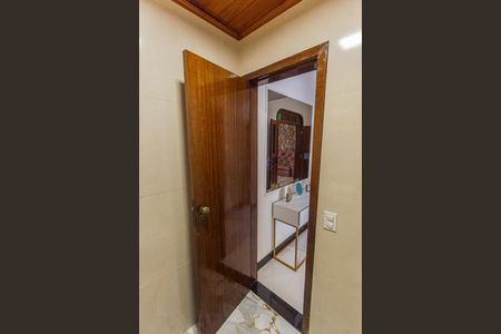 Casa à venda com 300m², 4 quartos e 4 vagas Casa à venda com 300m², 4 quartos e 4 vagasLavabo