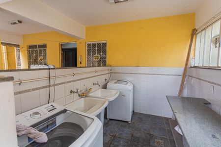 Casa à venda com 300m², 4 quartos e 4 vagas Casa à venda com 300m², 4 quartos e 4 vagasÁrea de Serviço no Quintal