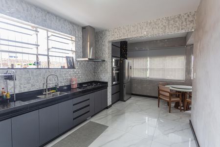 Casa à venda com 300m², 4 quartos e 4 vagas Casa à venda com 300m², 4 quartos e 4 vagasCozinha