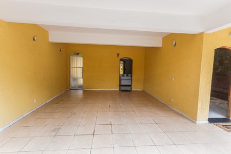 Casa à venda com 300m², 4 quartos e 4 vagas Casa à venda com 300m², 4 quartos e 4 vagasGaragem/Entrada