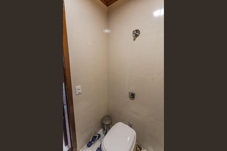 Casa à venda com 300m², 4 quartos e 4 vagas Casa à venda com 300m², 4 quartos e 4 vagasLavabo