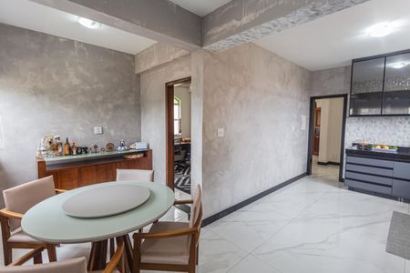 Casa à venda com 300m², 4 quartos e 4 vagas Casa à venda com 300m², 4 quartos e 4 vagasCozinha