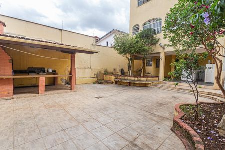 Casa à venda com 300m², 4 quartos e 4 vagas Casa à venda com 300m², 4 quartos e 4 vagasQuintal/Churrasqueira