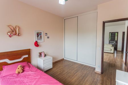 Casa à venda com 300m², 4 quartos e 4 vagas Casa à venda com 300m², 4 quartos e 4 vagasQuarto 2