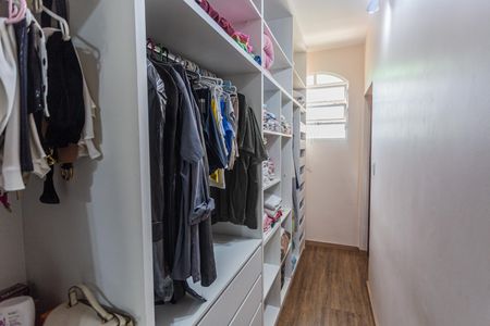 Casa à venda com 300m², 4 quartos e 4 vagas Casa à venda com 300m², 4 quartos e 4 vagasCloset da Suíte