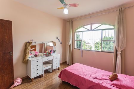 Casa à venda com 300m², 4 quartos e 4 vagas Casa à venda com 300m², 4 quartos e 4 vagasQuarto 2