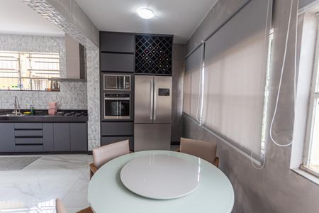 Casa à venda com 300m², 4 quartos e 4 vagas Casa à venda com 300m², 4 quartos e 4 vagasCozinha