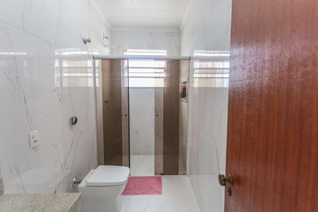 Casa à venda com 300m², 4 quartos e 4 vagas Casa à venda com 300m², 4 quartos e 4 vagasBanheiro Social 1