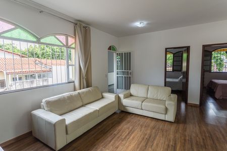 Casa à venda com 300m², 4 quartos e 4 vagas Casa à venda com 300m², 4 quartos e 4 vagasSala 3