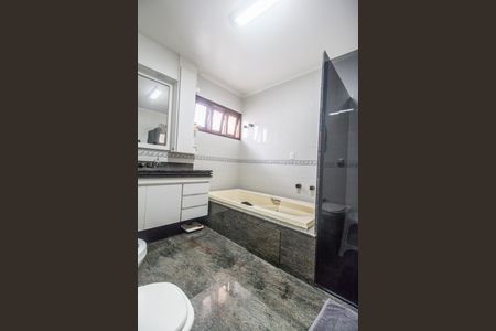 Casa de condomínio à venda com 503m², 4 quartos e 3 vagasBanheiro da Suíte 1