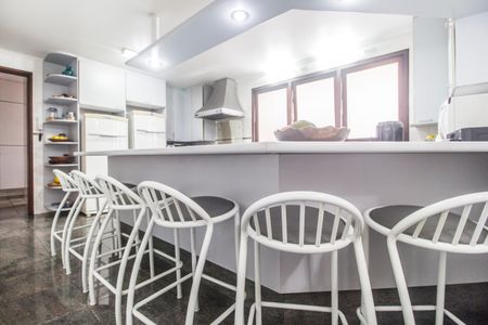 Casa de condomínio à venda com 503m², 4 quartos e 3 vagasCozinha