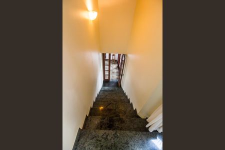 Casa de condomínio à venda com 503m², 4 quartos e 3 vagasEscada