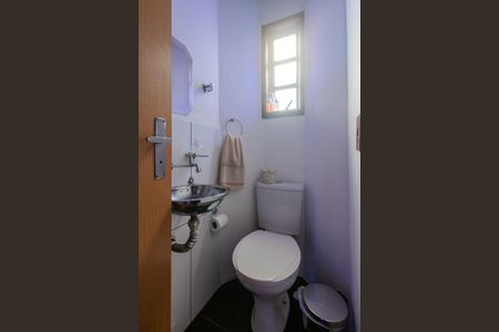 Casa à venda com 235m², 4 quartos e 4 vagas Casa à venda com 235m², 4 quartos e 4 vagasLavabo