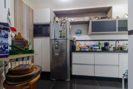 Casa à venda com 235m², 4 quartos e 4 vagas Casa à venda com 235m², 4 quartos e 4 vagasCozinha