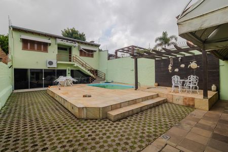 Casa à venda com 235m², 4 quartos e 4 vagas Casa à venda com 235m², 4 quartos e 4 vagasQuintal