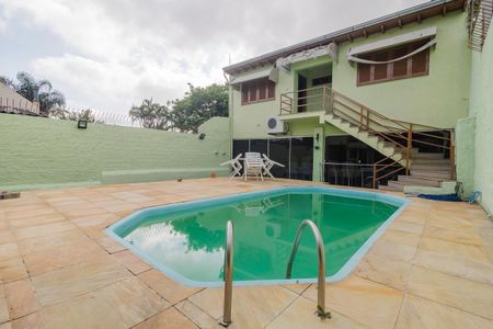 Casa à venda com 235m², 4 quartos e 4 vagas Casa à venda com 235m², 4 quartos e 4 vagasQuintal