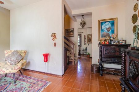 Casa à venda com 235m², 4 quartos e 4 vagas Casa à venda com 235m², 4 quartos e 4 vagasSala