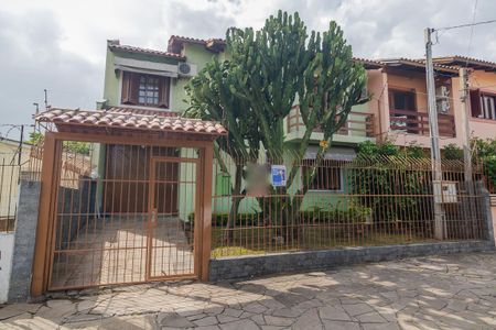 Casa à venda com 235m², 4 quartos e 4 vagas Casa à venda com 235m², 4 quartos e 4 vagasFachada
