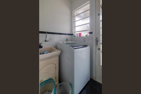 Casa à venda com 235m², 4 quartos e 4 vagas Casa à venda com 235m², 4 quartos e 4 vagasÁrea de serviço