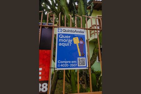 Casa à venda com 235m², 4 quartos e 4 vagas Casa à venda com 235m², 4 quartos e 4 vagasPlaquinha instalada