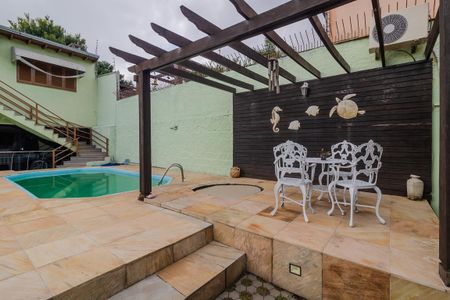 Casa à venda com 235m², 4 quartos e 4 vagas Casa à venda com 235m², 4 quartos e 4 vagasQuintal