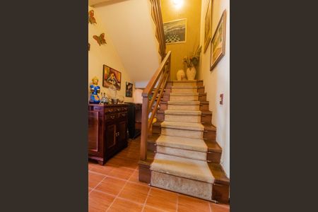 Casa à venda com 235m², 4 quartos e 4 vagas Casa à venda com 235m², 4 quartos e 4 vagasCorredor