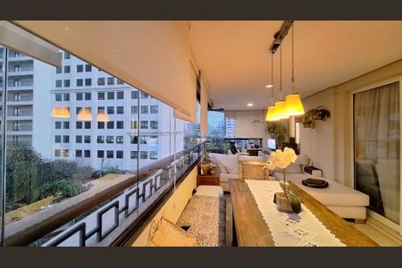 Apartamento à venda com 167m², 3 quartos e 2 vagasVaranda
