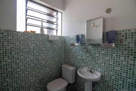 Casa à venda com 288m², 4 quartos e 2 vagasBanheiro - Casa 2