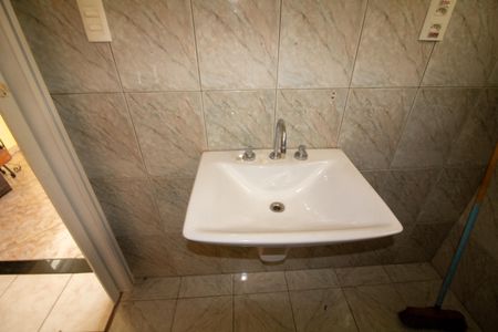 Casa à venda com 288m², 4 quartos e 2 vagasBanheiro 2 - Casa 1