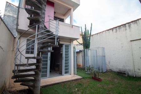 Casa à venda com 288m², 4 quartos e 2 vagasQuintal / Jardim