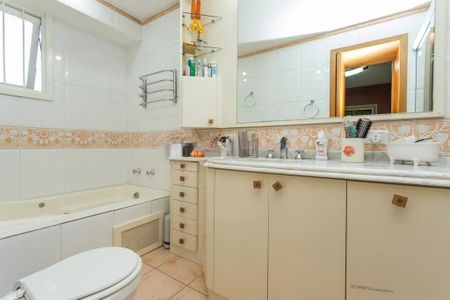 Casa à venda com 344m², 4 quartos e 3 vagasBanheiro 4