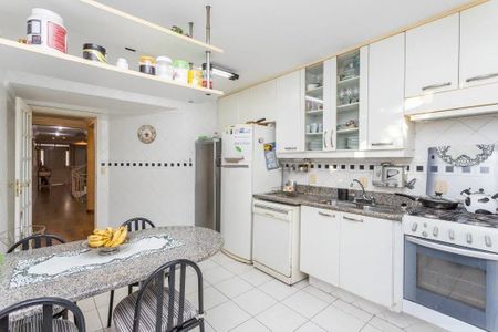 Casa à venda com 344m², 4 quartos e 3 vagasCozinha