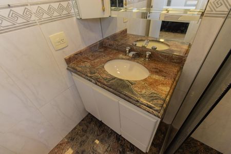 Apartamento à venda com 65m², 2 quartos e 2 vagasBanheiro da Suíte