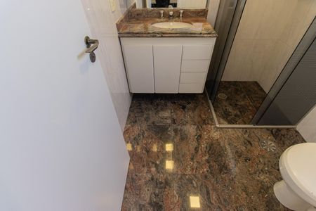 Apartamento à venda com 65m², 2 quartos e 2 vagasBanheiro da Suíte