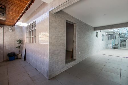 Casa à venda com 200m², 4 quartos e 2 vagasGaragem