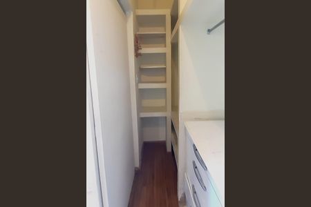 Apartamento à venda com 75m², 2 quartos e 1 vaga Apartamento à venda com 75m², 2 quartos e 1 vagaCloset da Suíte