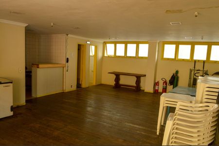 Apartamento à venda com 75m², 2 quartos e 1 vaga Apartamento à venda com 75m², 2 quartos e 1 vagaÁrea comum - Salão de festas