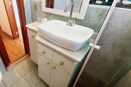 Apartamento à venda com 75m², 2 quartos e 1 vaga Apartamento à venda com 75m², 2 quartos e 1 vagaBanheiro