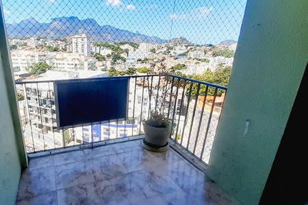Apartamento à venda com 75m², 2 quartos e 1 vaga Apartamento à venda com 75m², 2 quartos e 1 vagaVaranda