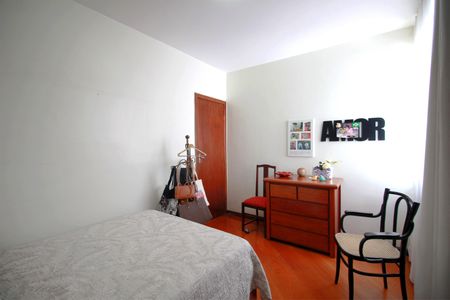 Apartamento à venda com 156m², 4 quartos e 1 vagaQuarto 1