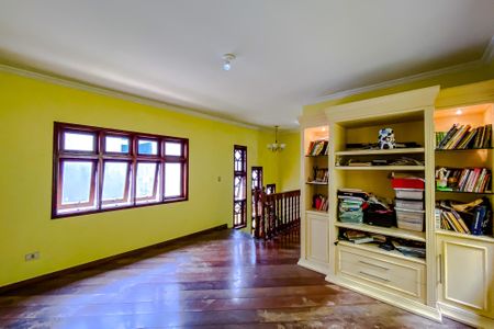 Casa à venda com 318m², 5 quartos e 3 vagasEscritório