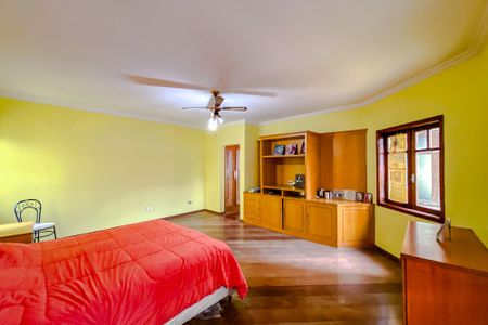 Casa à venda com 318m², 5 quartos e 3 vagasQuarto 4 - Suíte