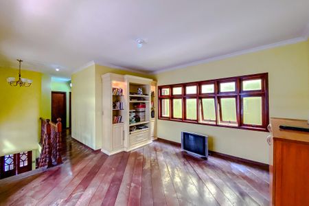 Casa à venda com 318m², 5 quartos e 3 vagasEscritório